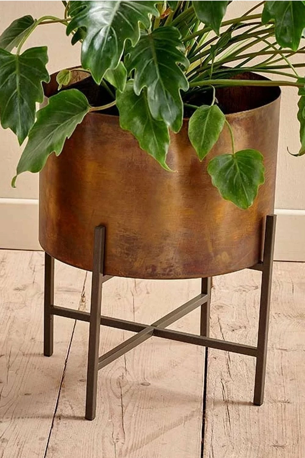 Nkuku Small Juoni Iron Planter 1 Nkuku Small Juoni Iron Planter