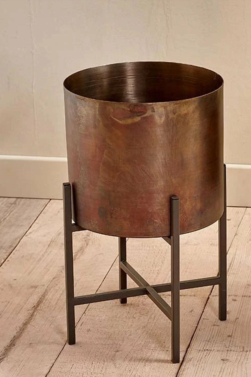 Nkuku Small Juoni Iron Planter 2 Nkuku Small Juoni Iron Planter
