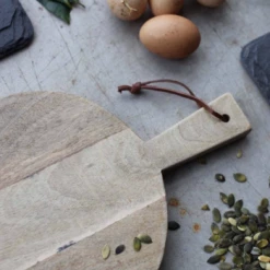 Nkuku Mango Wood Pizza Board - Medium 4 Nkuku Mango Wood Pizza Board - Medium